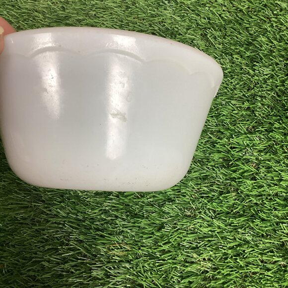 Vintage Milk Glass Bowl Small 5.5" - Picture 4 of 8